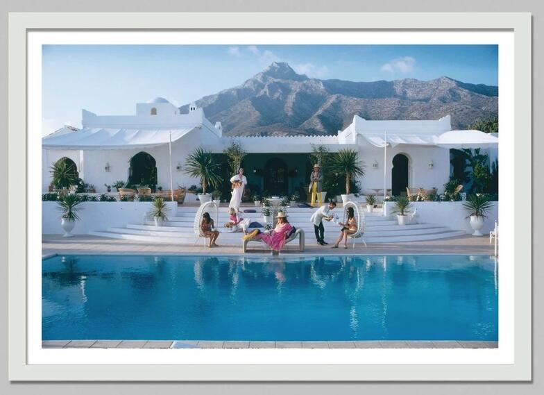 Luxury Lifestyle Homes - Retro Poolside Host Luxury Lifestyle By